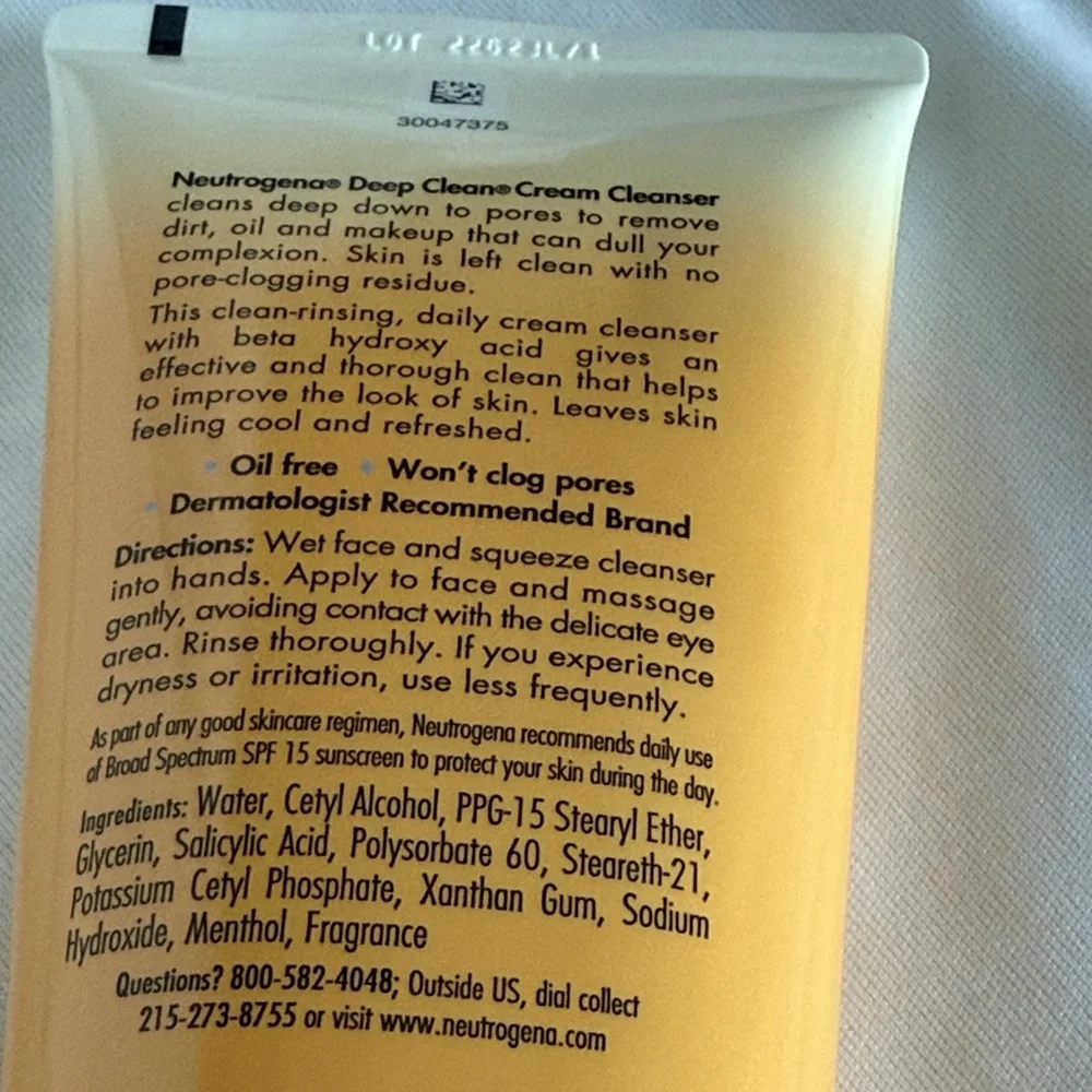 Neutrogena cream cleanser