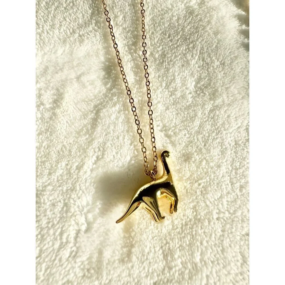 No Brand gold brachiosaurus pendant