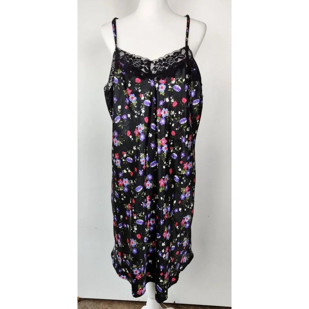 Amoureuse black satin