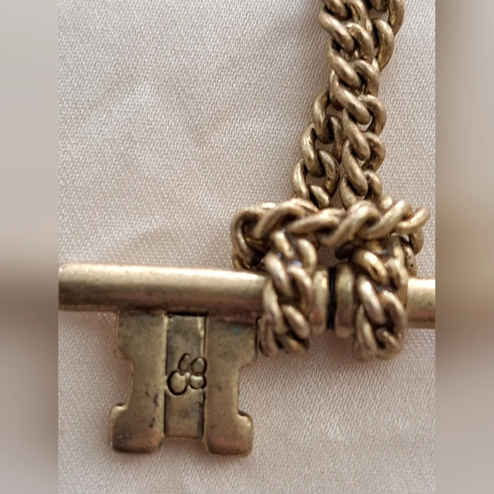 Jessica Simpson gently used