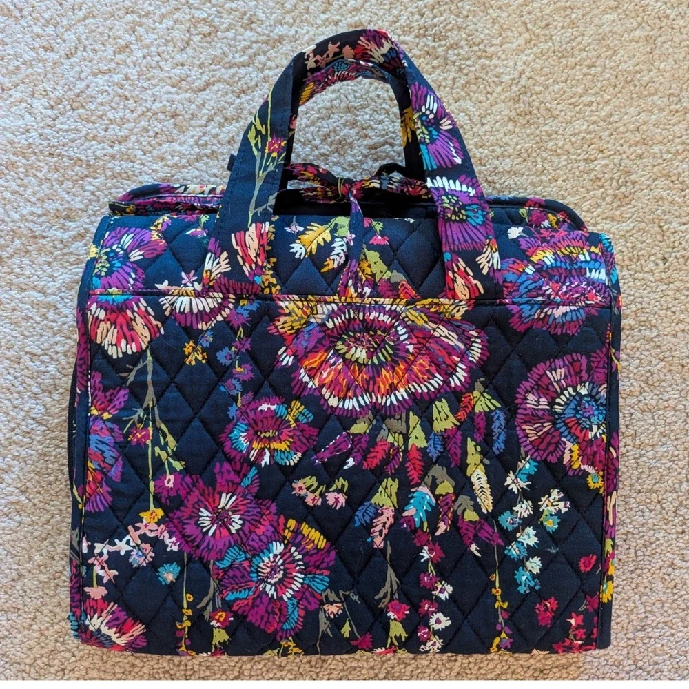 Vera Bradley Quilted Floral Hanging Travel Organizer Toiletry‎ Bag