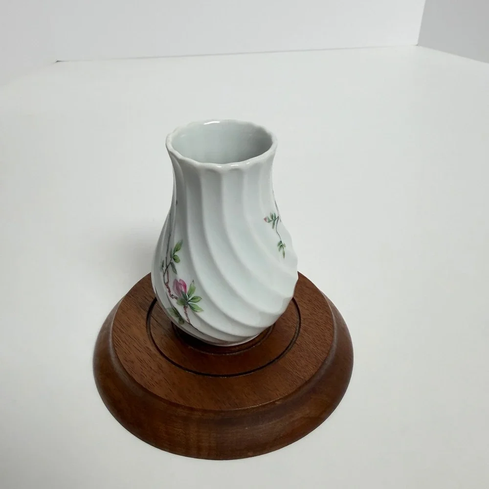 Haviland Limoges underside display makes