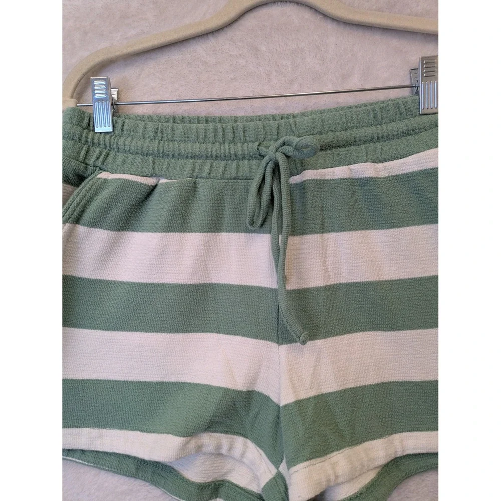 Maurices slip into