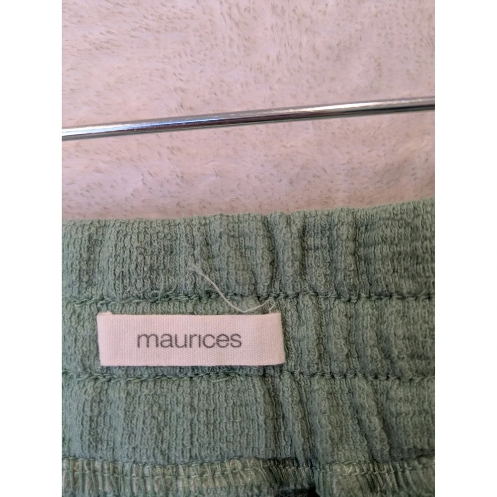 Maurices slip into