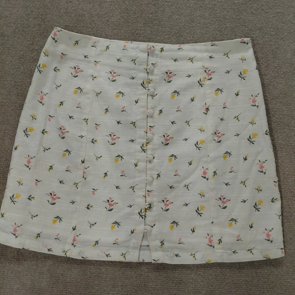 Forever 21 Linen Blend Women's Size M Mini Skirt White W/‎ Yellow Pink Floral