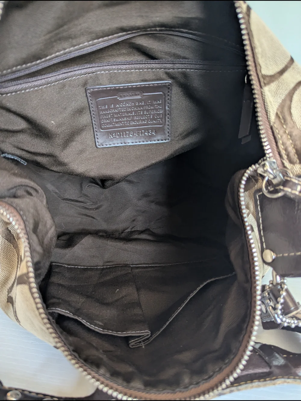 Coach versatile secure hobo
