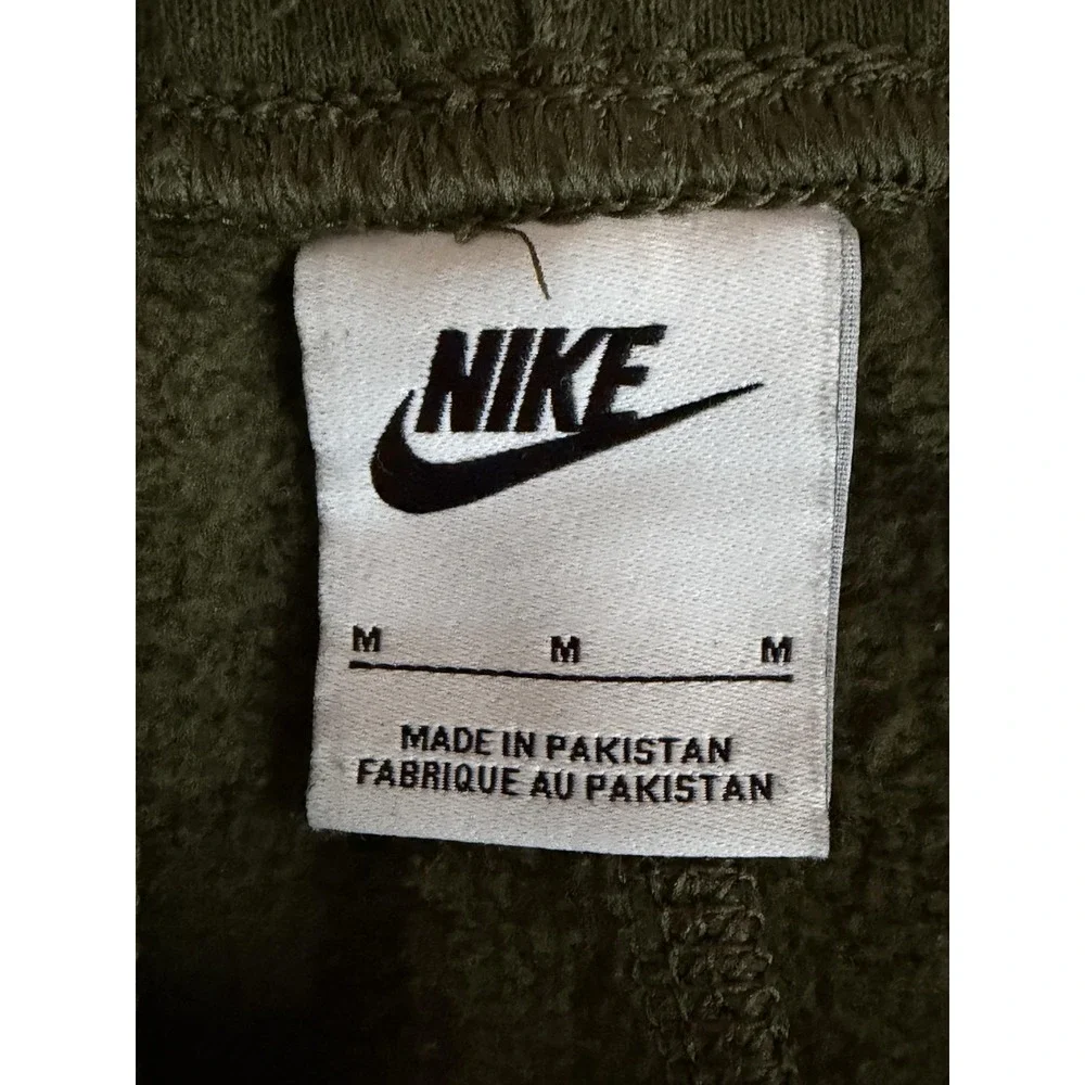 Nike these sportswear