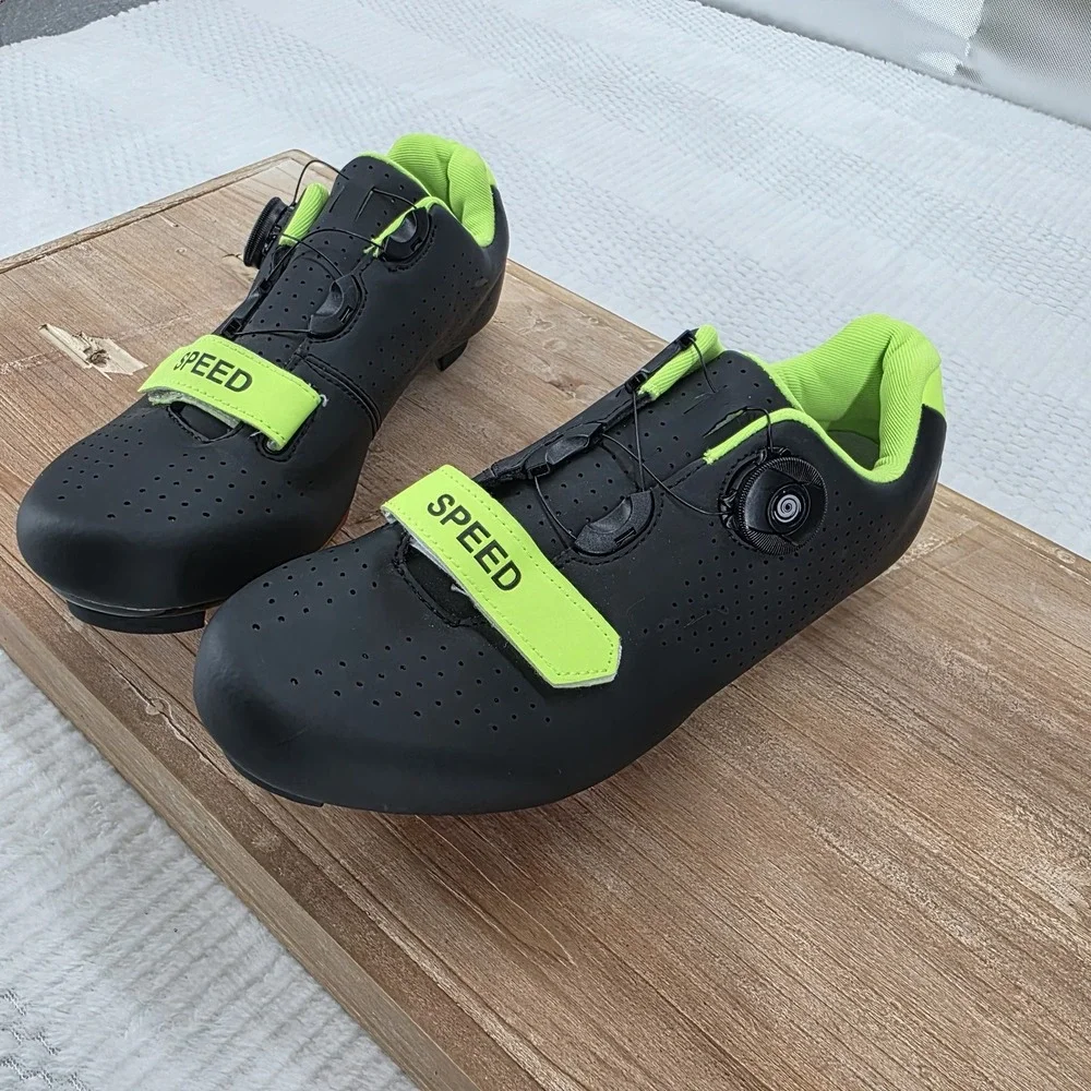 Speed road cycling