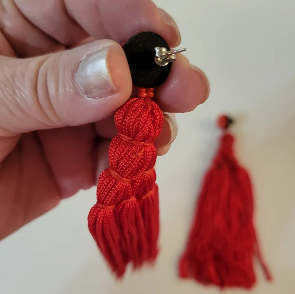 Fashion Jewelry red thread