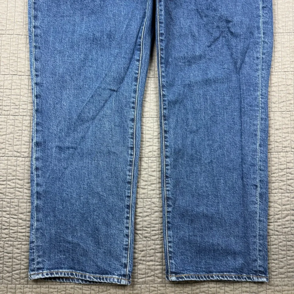 Levis tagged size
