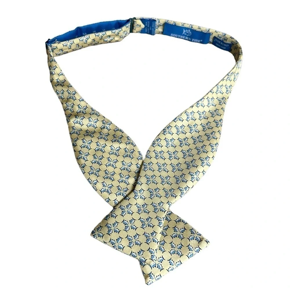 Southern Tide Skipjack Bow Tie yellow blue fish  100% Silk Made in Italy