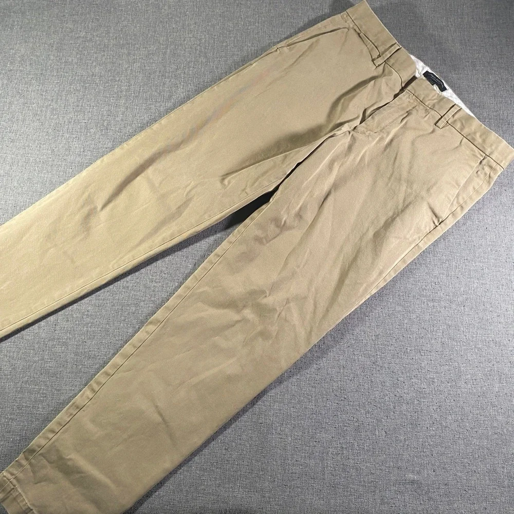 Banana Republic small hole