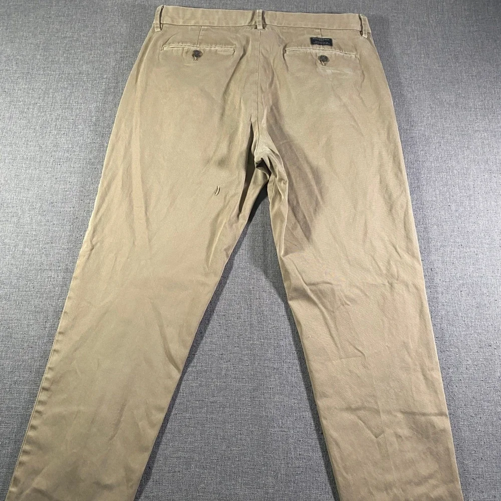 Banana Republic small hole
