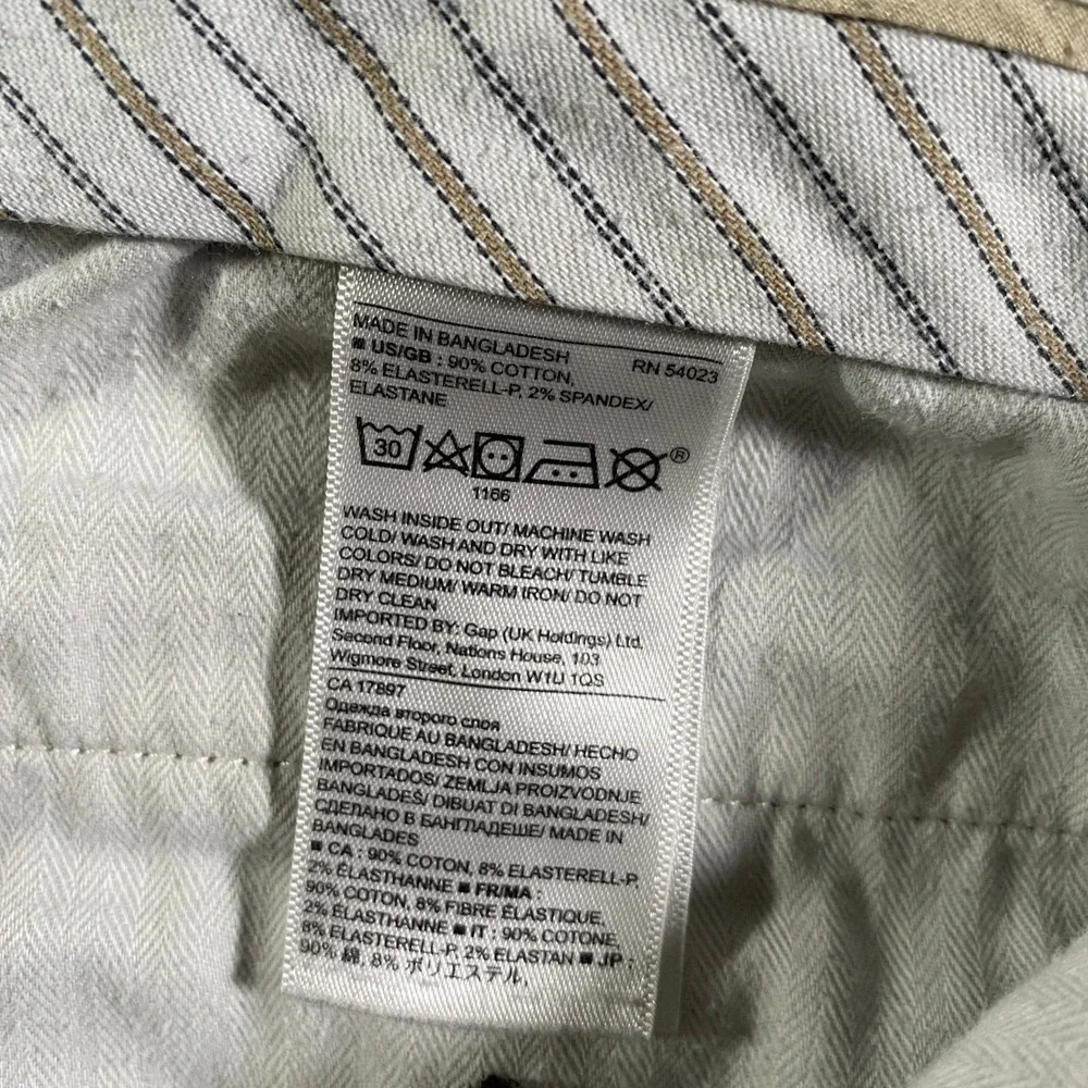 Banana Republic small hole