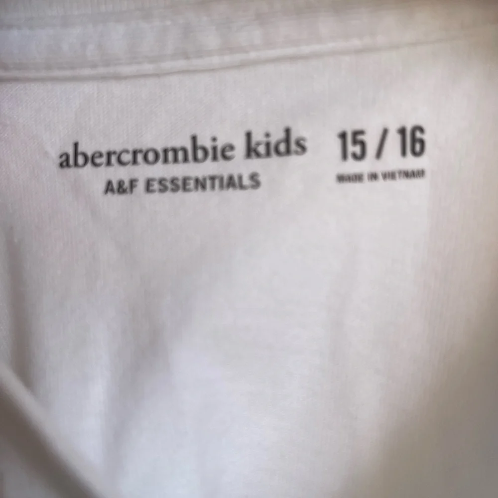 Abercrombie & Fitch White Long-Sleeve Crew Top with‎ Subtle Logo