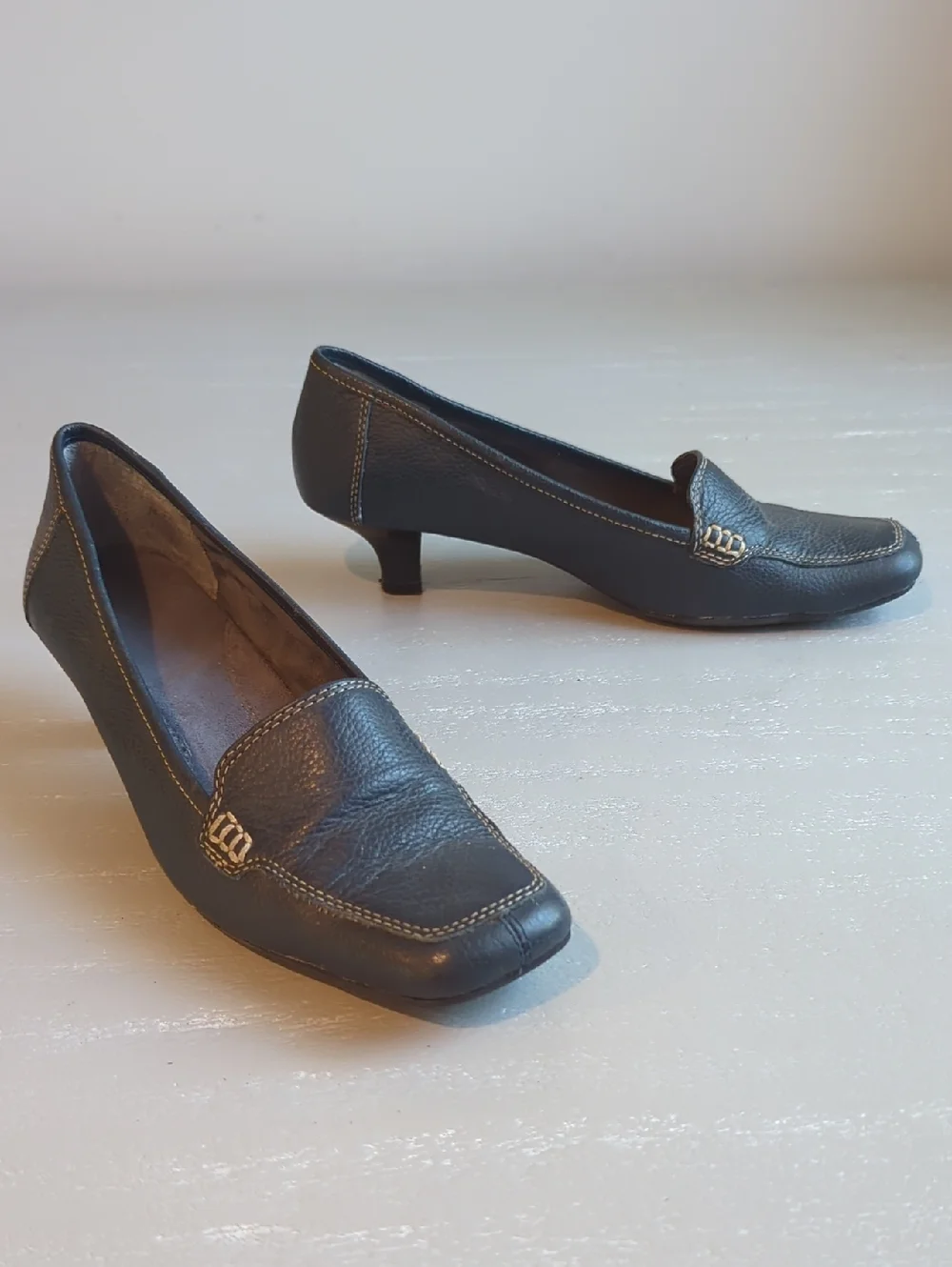 Leather Kitten Heel Loafers Dark‎ Gray size 7.5