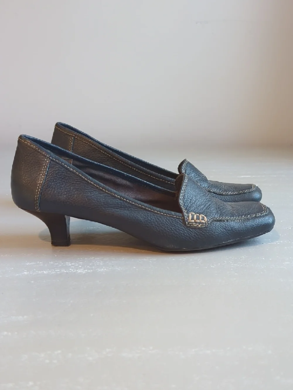 AEROSOLES classic leather