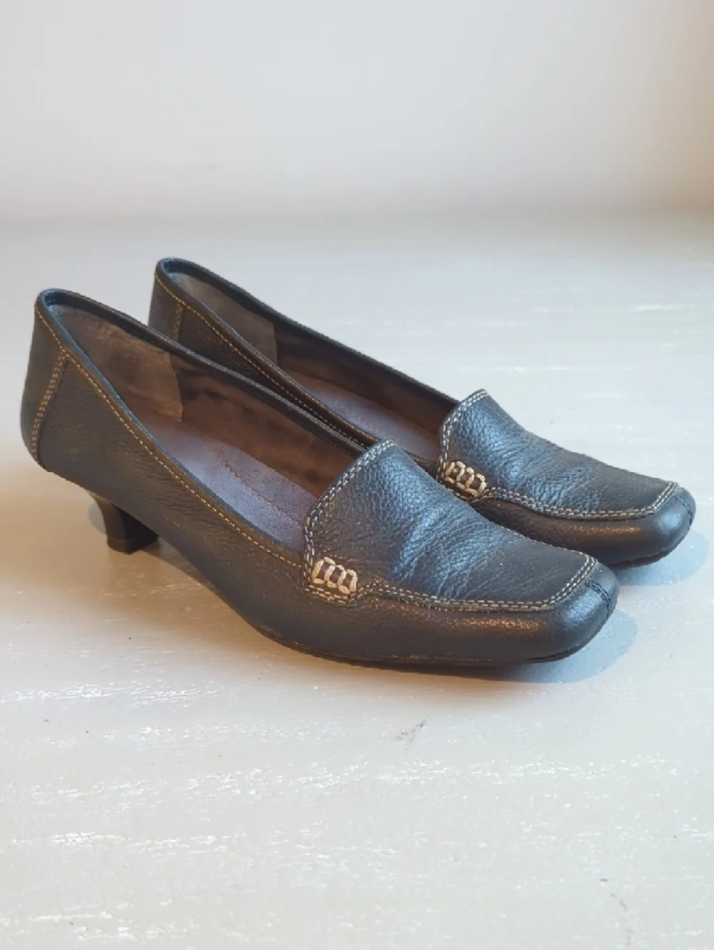 AEROSOLES classic leather