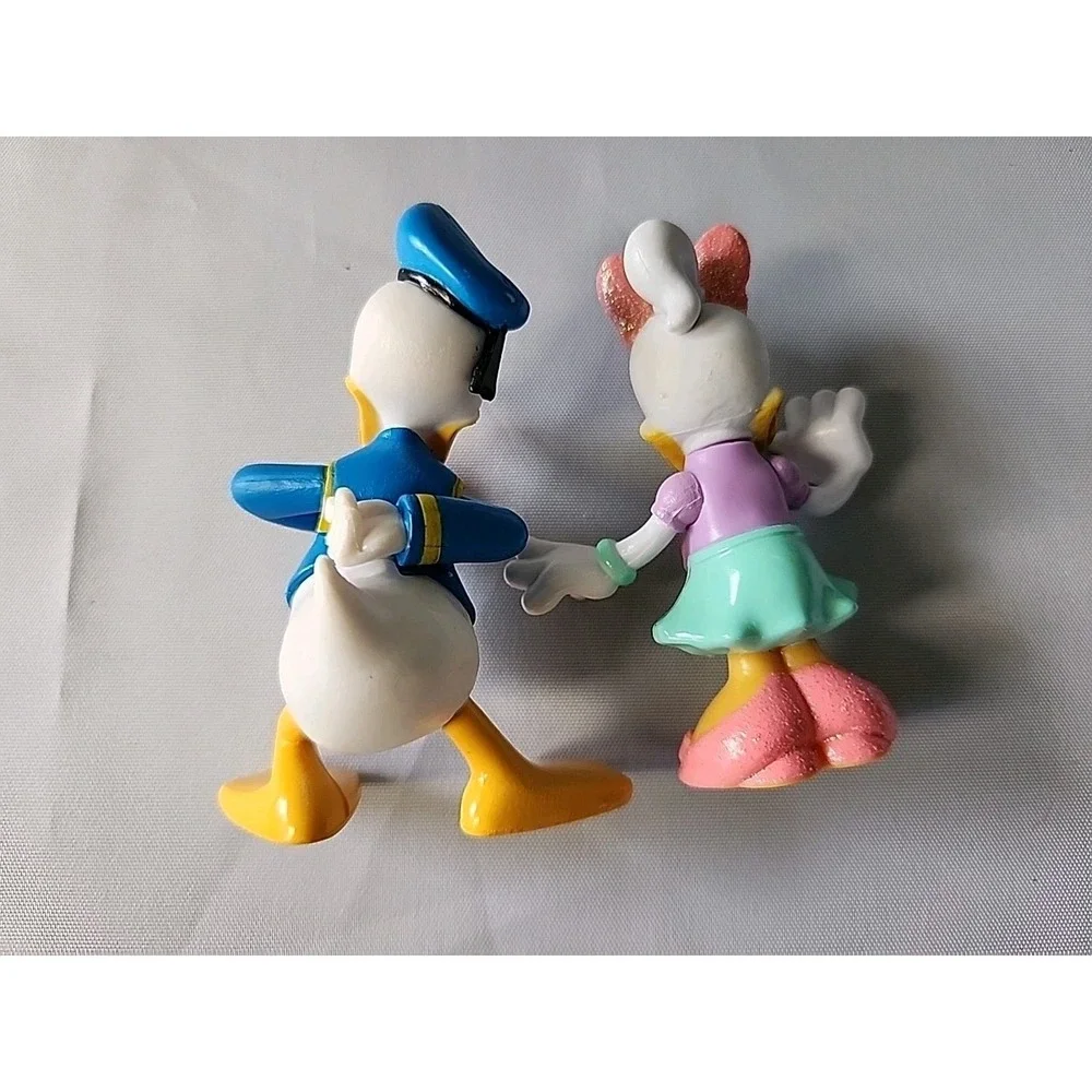 Lot 6 Disney Figures Cake Toppers Minnie & Baby,‎ Donald & Daffy Duck, Goofy +