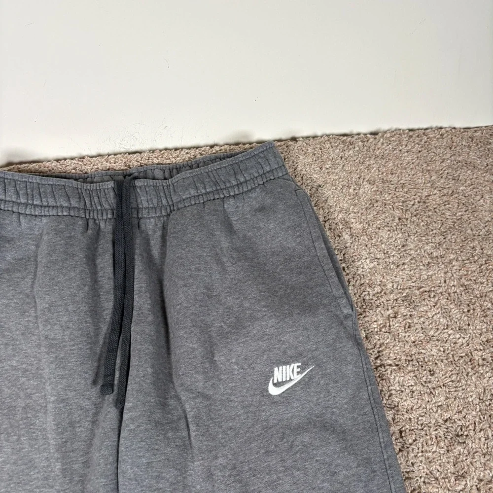 Nike sportswear club