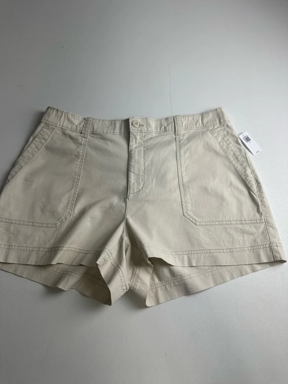 Old Navy women’s size XL high-rise OG Chino shorts‎ New with tags
