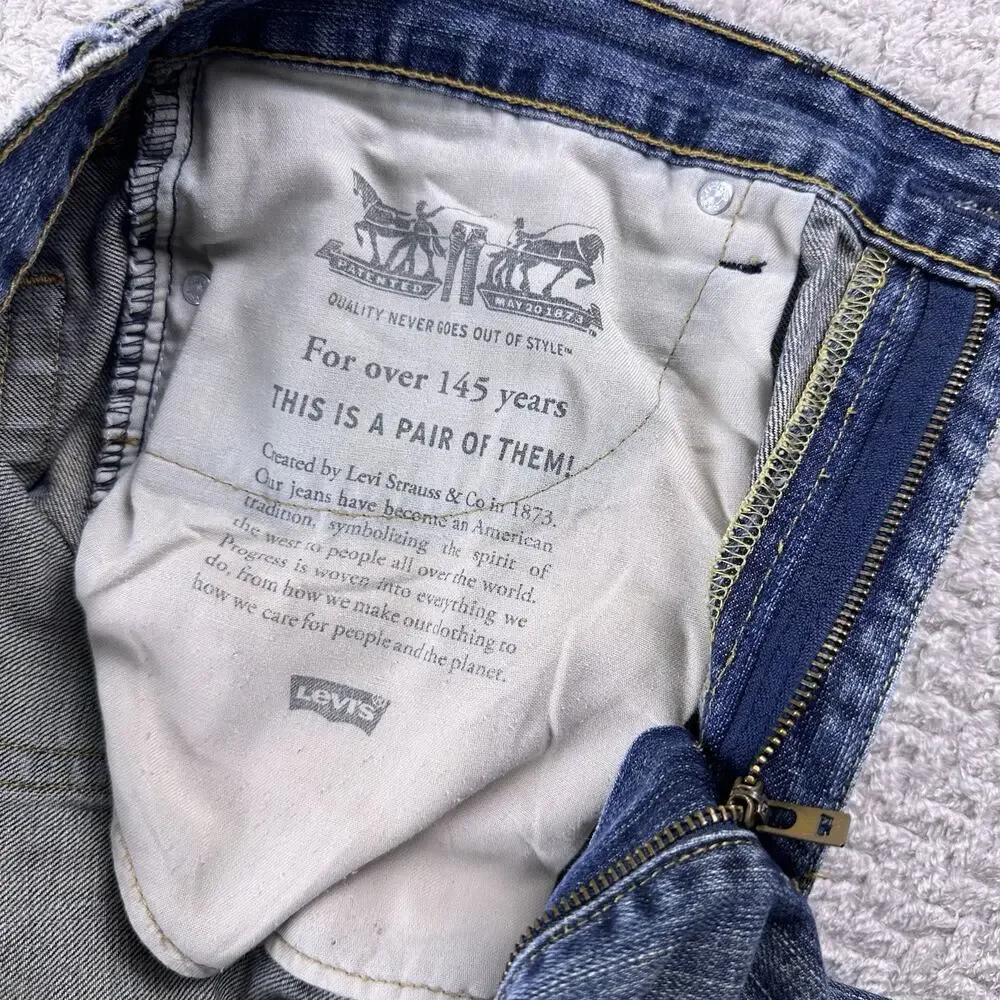 Levis levis 559