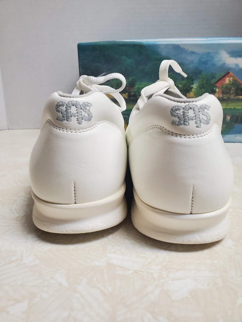 SAS classic white