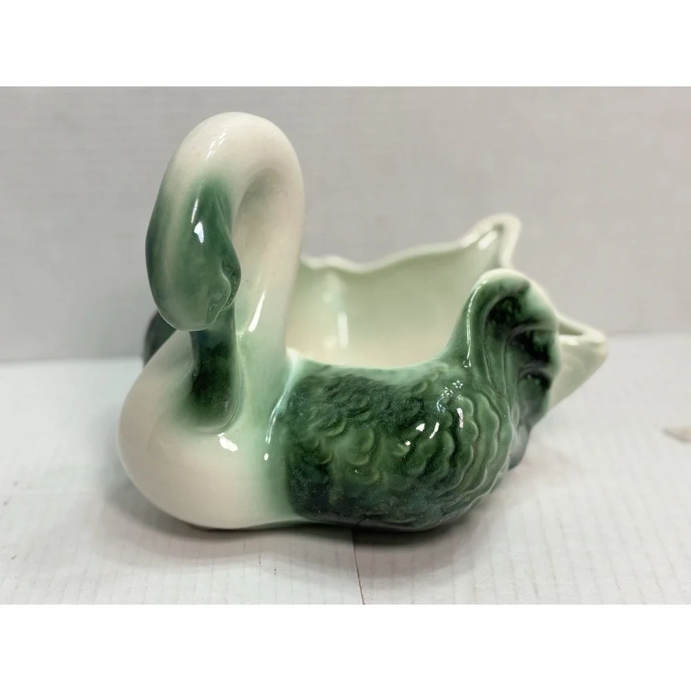 Hull Pottery Company vintage hull