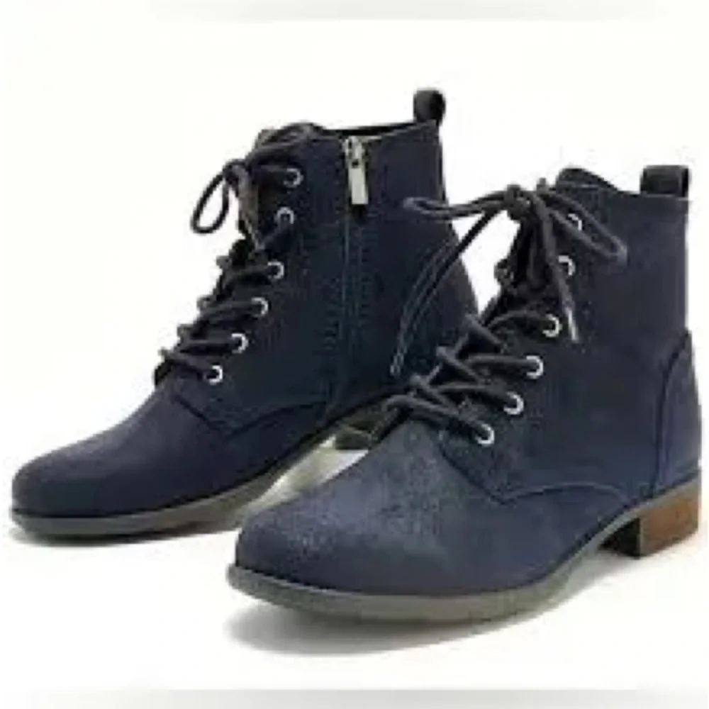 Earth navy boots