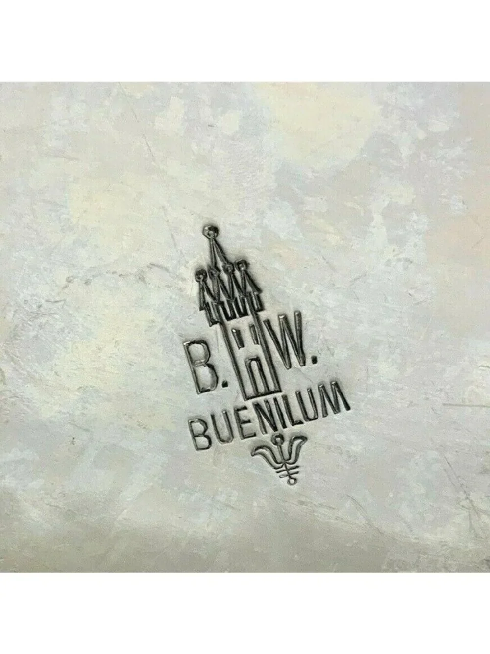 Buenilum hammered aluminum