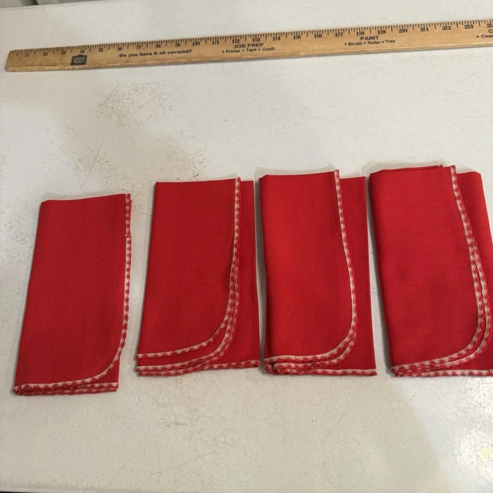1950's Red Christmas‎ Napkins With White  Trim Set Of 4 Cotton Blend
