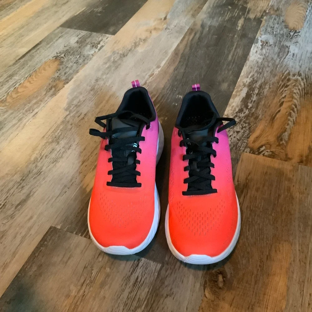 Aetrex bold gradient