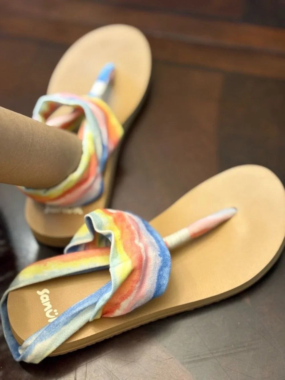 Sanuk rainbow tie