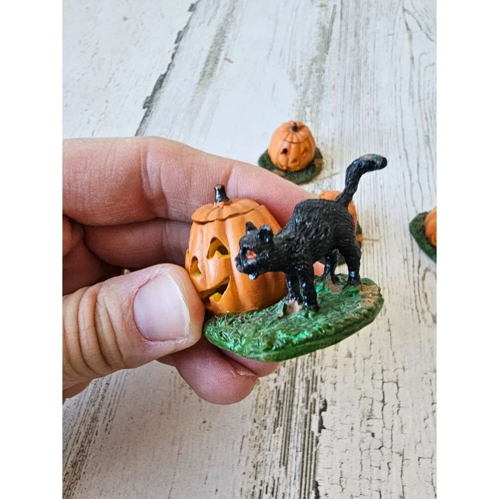 Lemax pumpkin cat