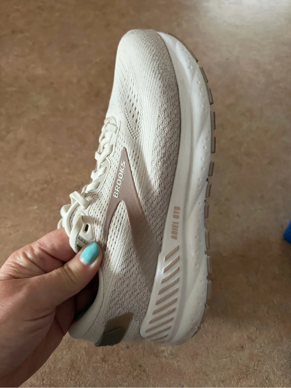 Brooks like new
