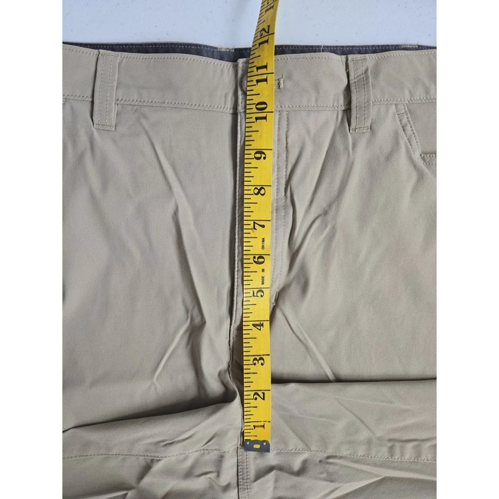 Eddie Bauer Men's Size 42 Tan‎ Beige Activewear Outdoors Zip Pocket Cargo Shorts