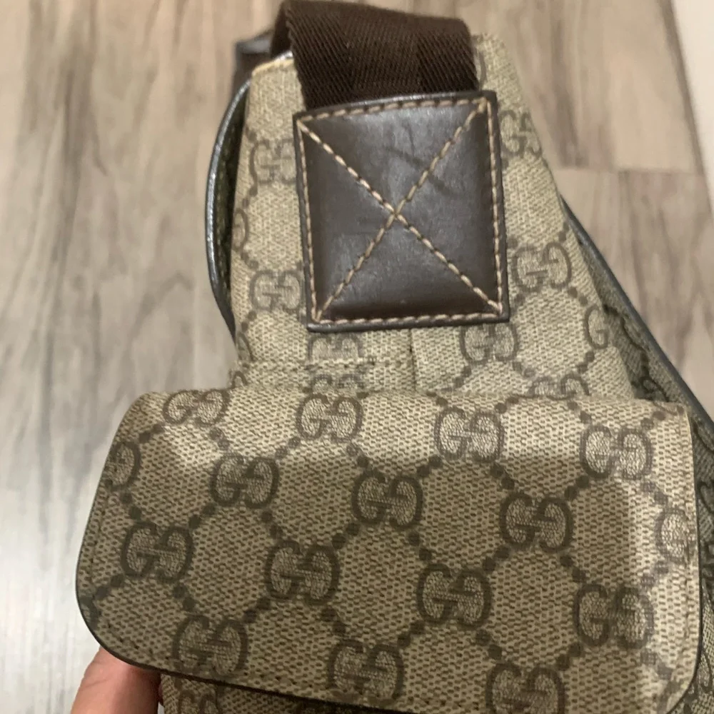 Gucci signature gg