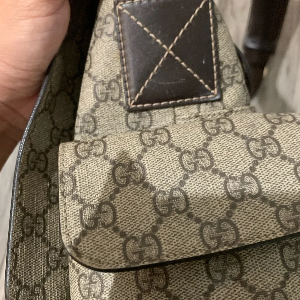 Gucci signature gg