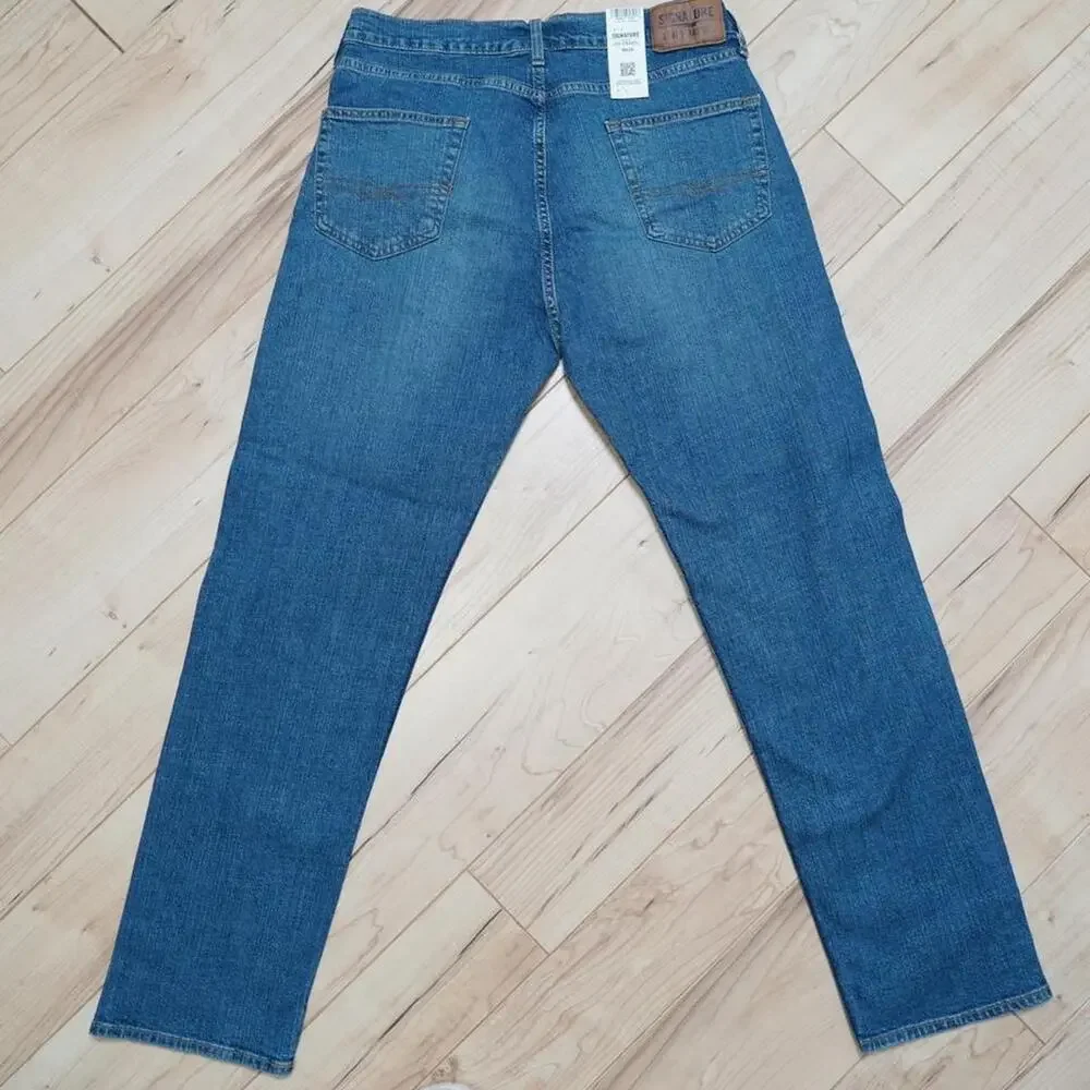 Levis signature by
