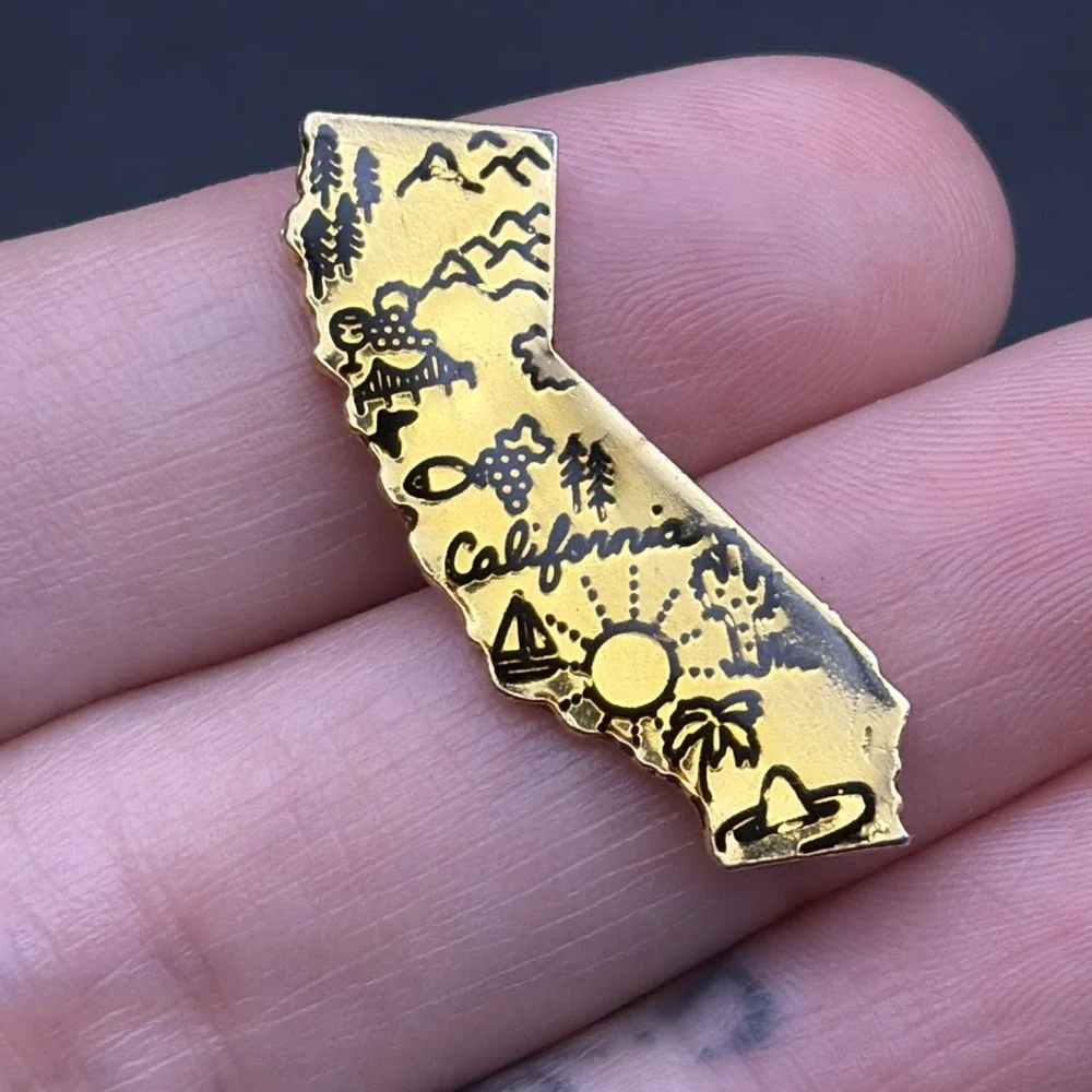 California State Outline Gold‎ Tone Lapel Hat Pin