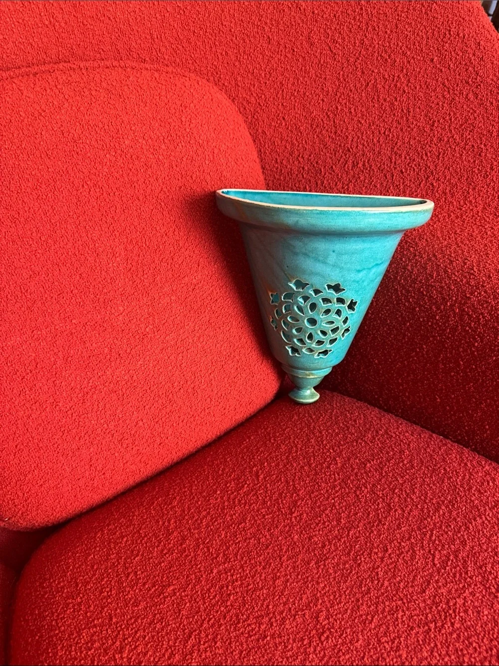 N/A vibrant turquoise