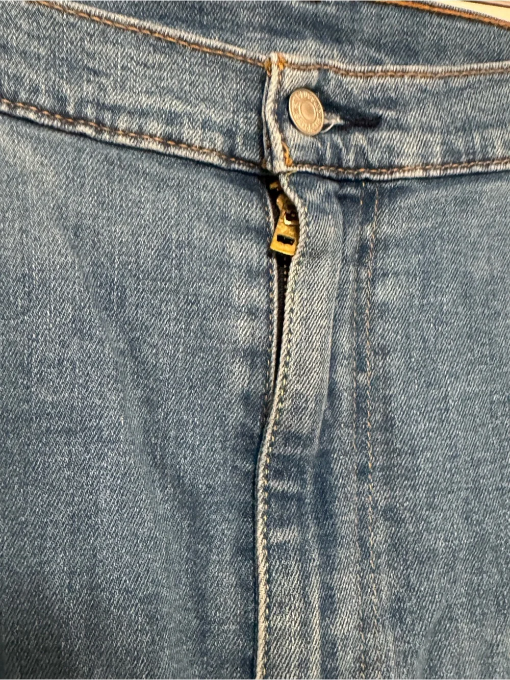 Levis relaxed straight