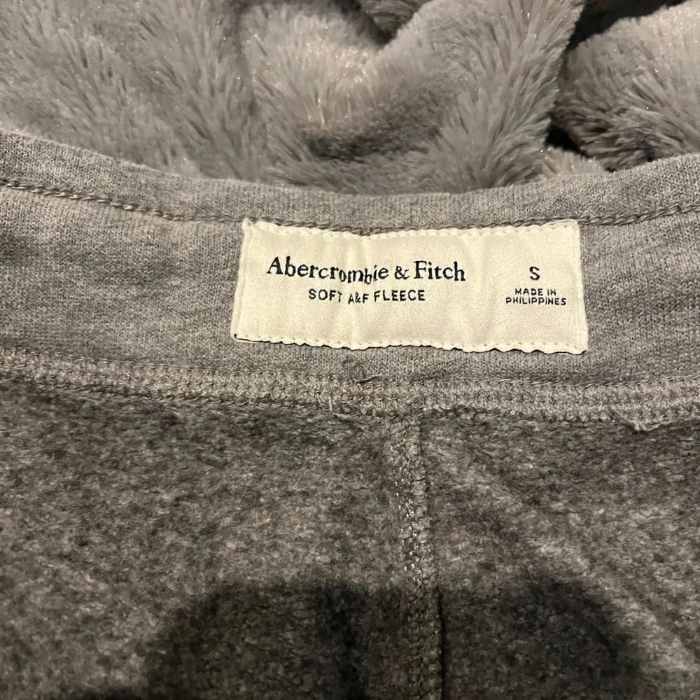 Abercrombie & Fitch smoke see size