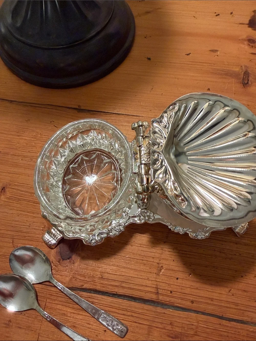 HUGO ornate double