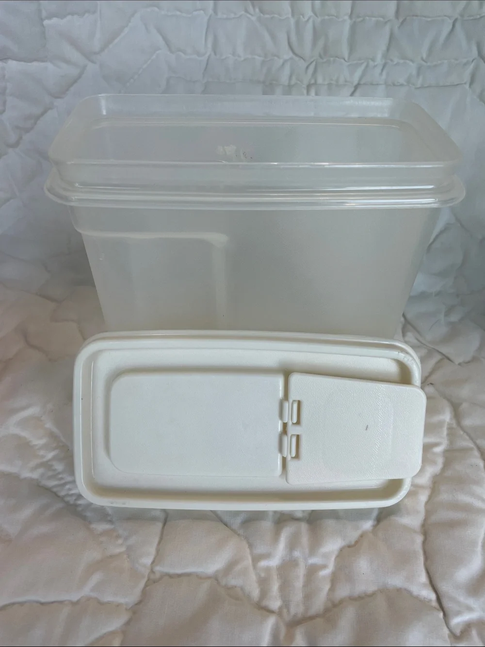 Tupperware/Rubbermaid colorful plastic