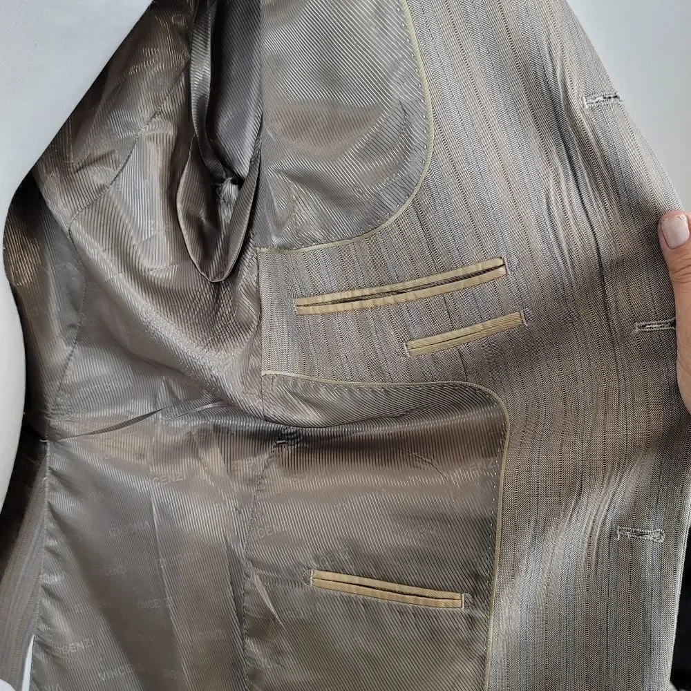 Vincenzi button oversized