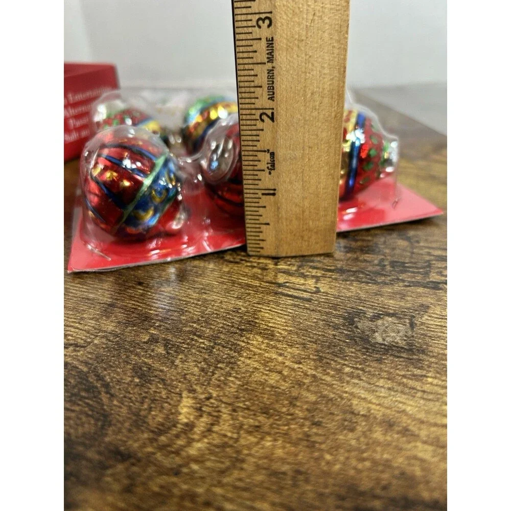 Boston Warehouse add festive