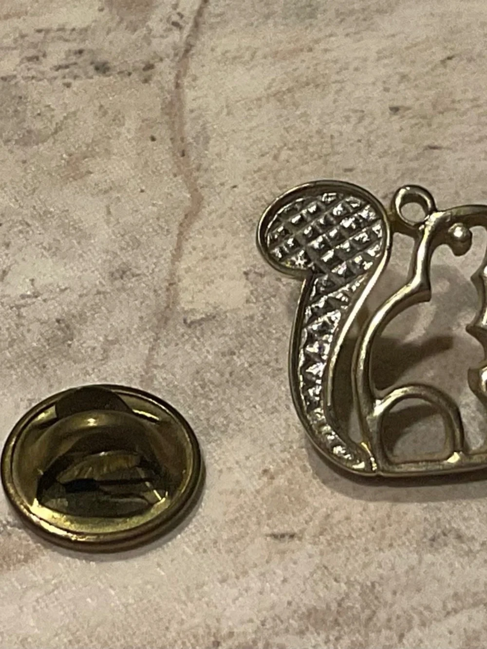 Avon vintage lapel