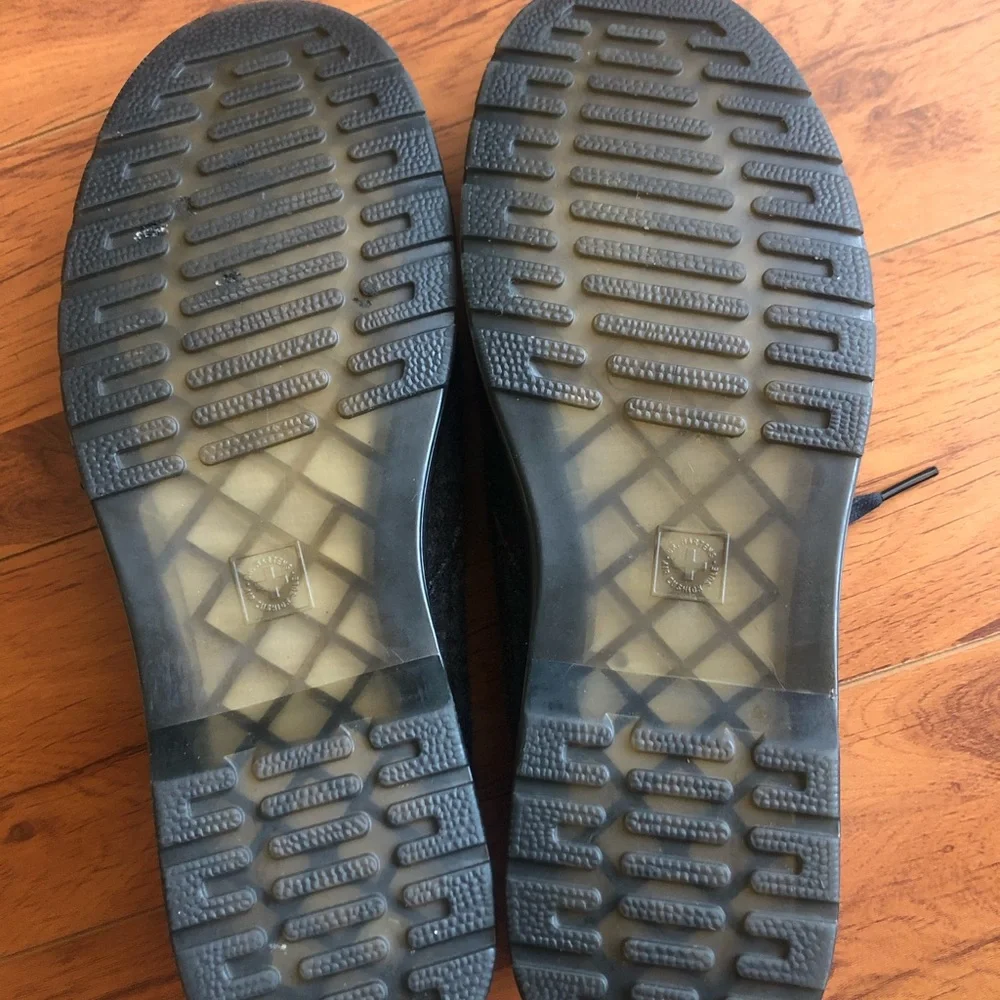 Dr. Martens stylish charcoal