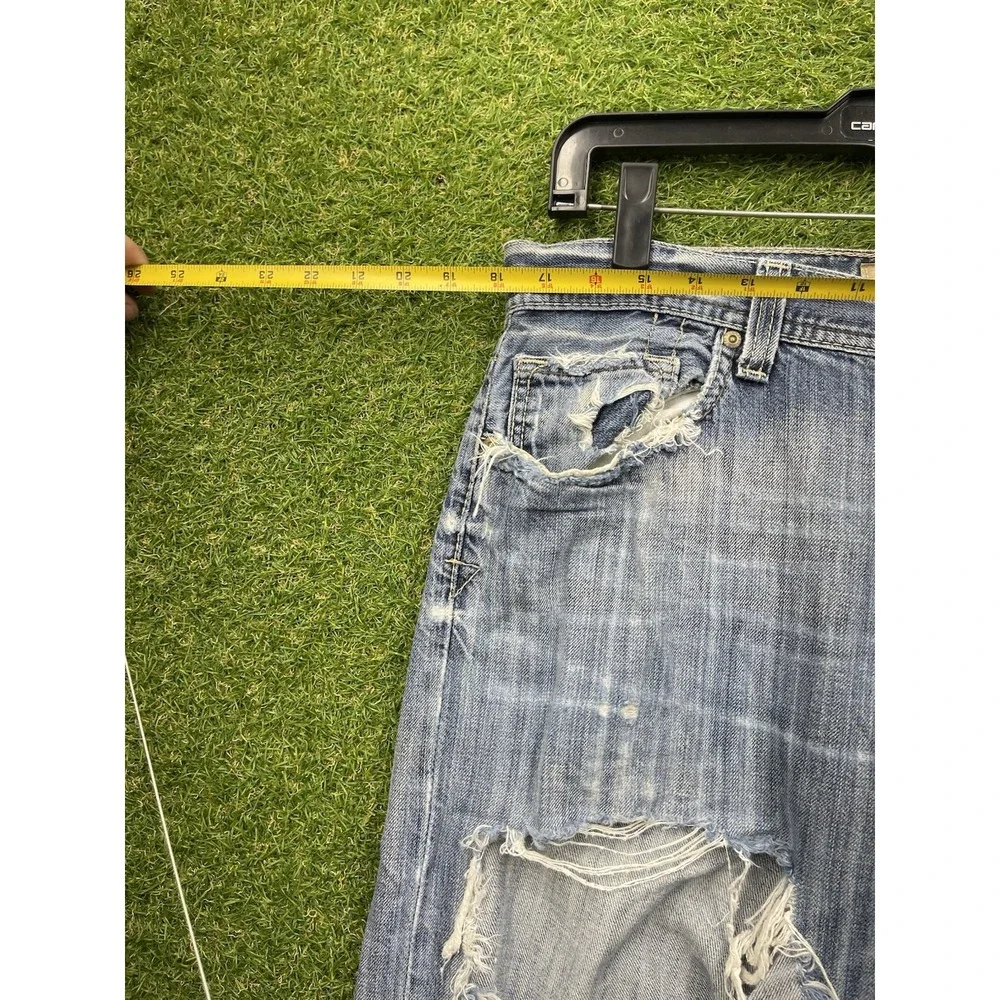 Buckle shop confidence